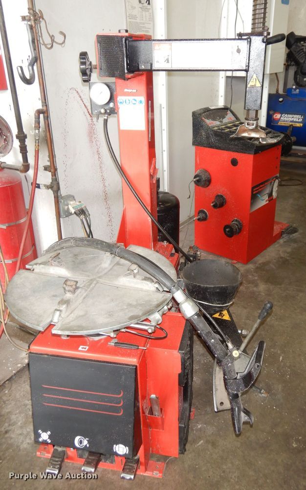 image for item KP9796 Snap-on EEWH306A  tire machine
