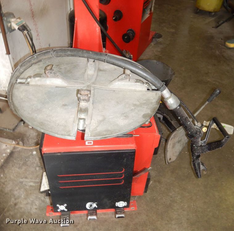 image for item KP9796 Snap-on EEWH306A  tire machine