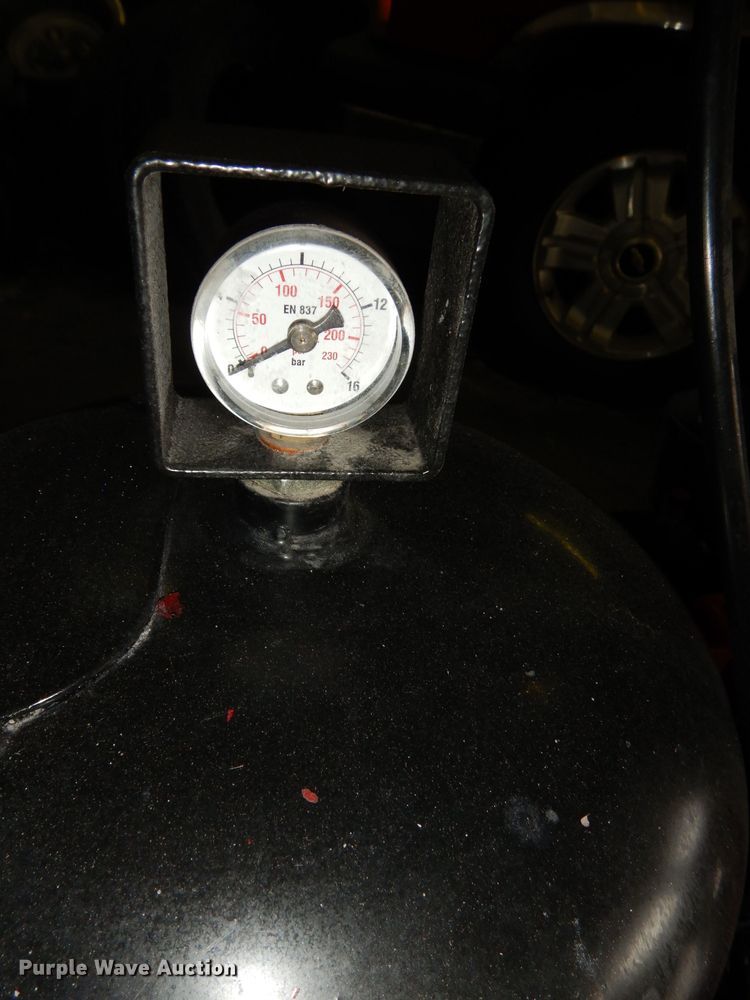 image for item KP9796 Snap-on EEWH306A  tire machine