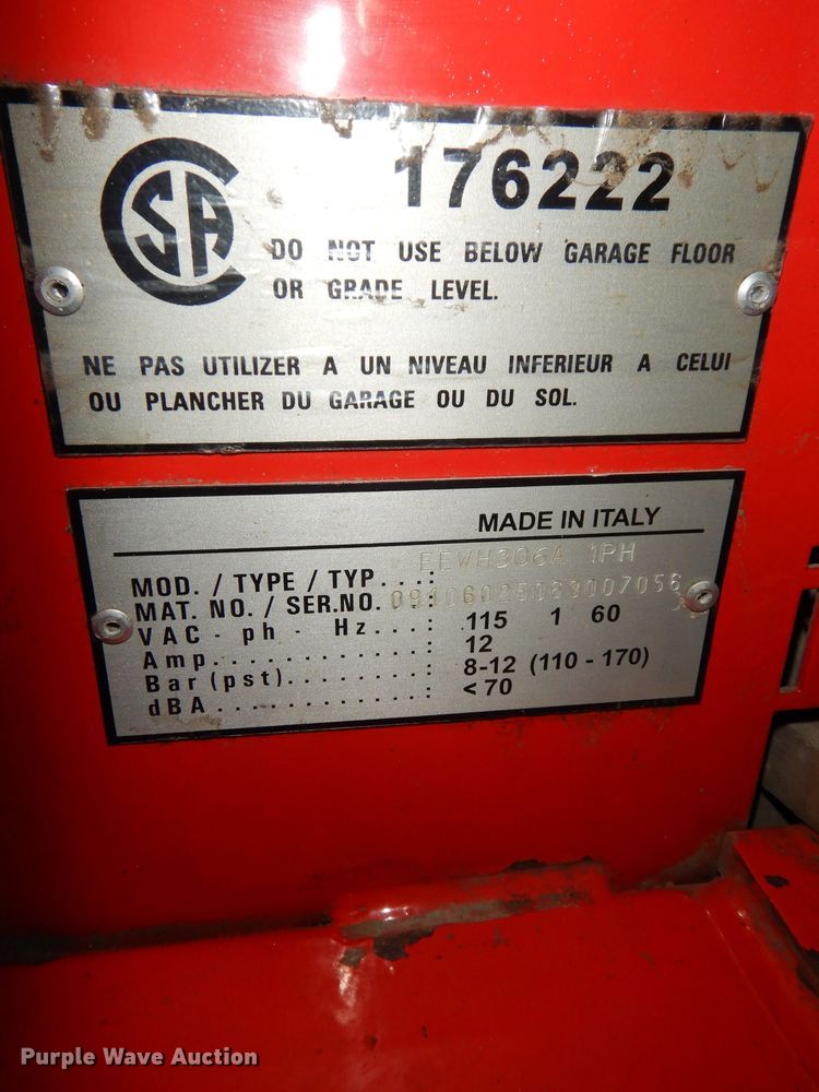 image for item KP9796 Snap-on EEWH306A  tire machine