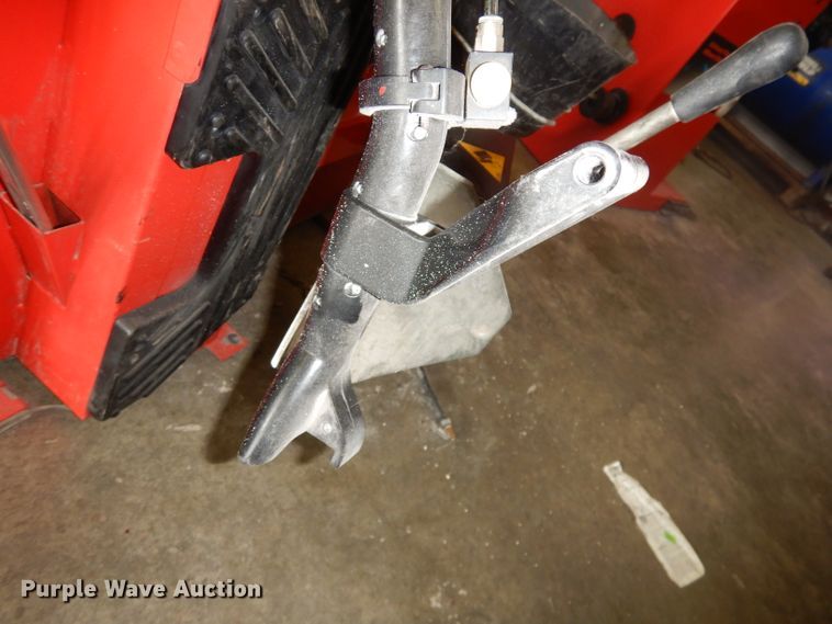 image for item KP9796 Snap-on EEWH306A  tire machine