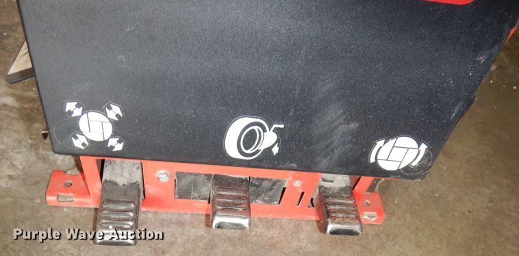 image for item KP9796 Snap-on EEWH306A  tire machine