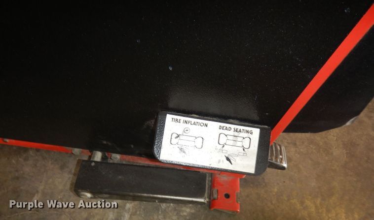 image for item KP9796 Snap-on EEWH306A  tire machine