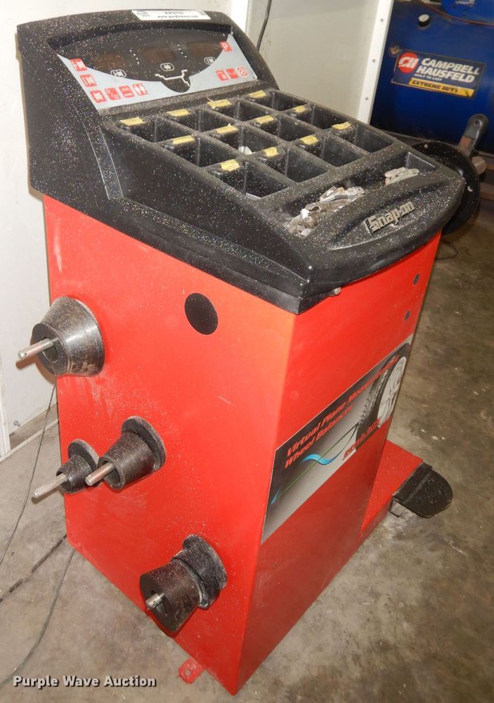 image for item KP9797 Snap-on EEWB305C  wheel balancer