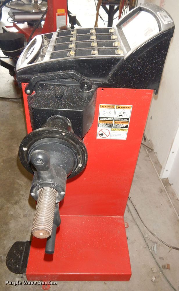 image for item KP9797 Snap-on EEWB305C  wheel balancer