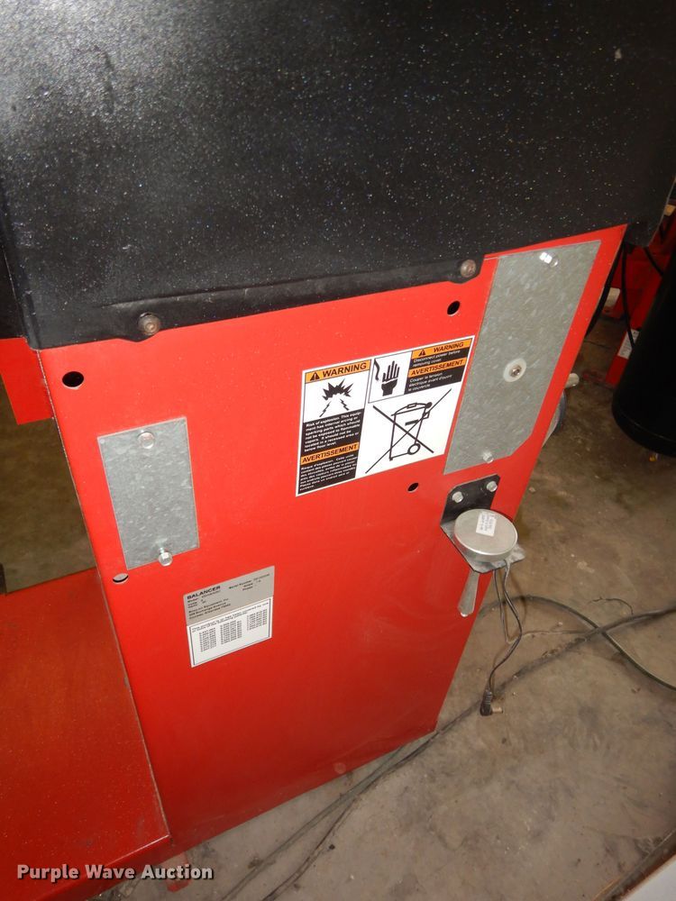 image for item KP9797 Snap-on EEWB305C  wheel balancer