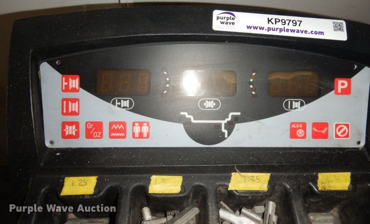 image for item KP9797 Snap-on EEWB305C  wheel balancer