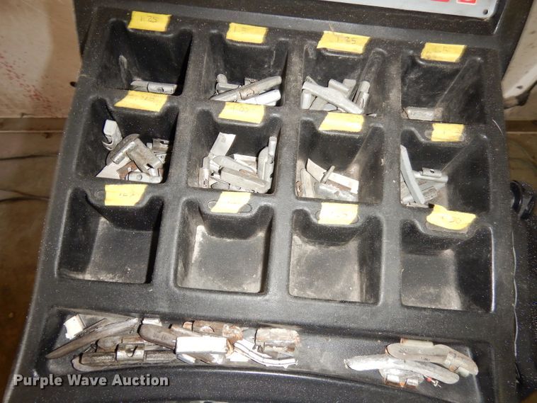 image for item KP9797 Snap-on EEWB305C  wheel balancer