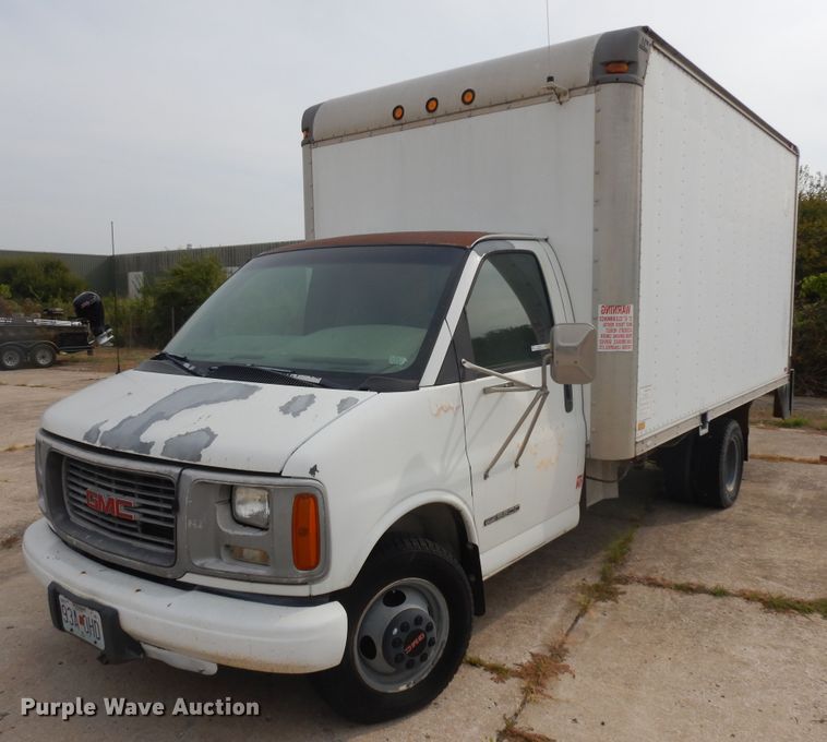 image for item KU9111 2000 GMC Savana G3500  box truck