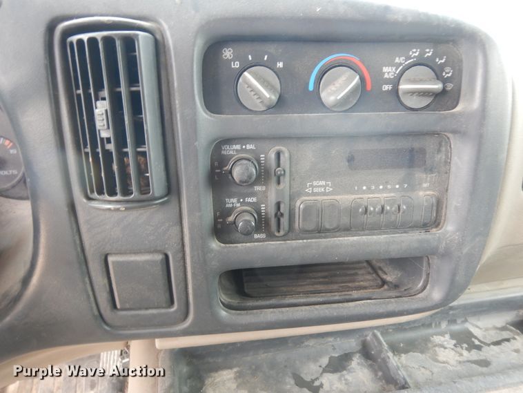 image for item KU9111 2000 GMC Savana G3500  box truck