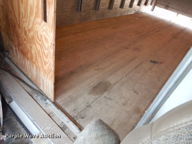 image for item KU9111 2000 GMC Savana G3500  box truck