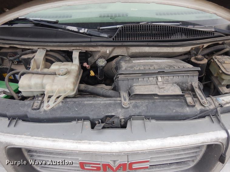 image for item KU9111 2000 GMC Savana G3500  box truck