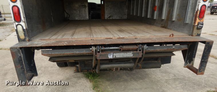 image for item KU9111 2000 GMC Savana G3500  box truck