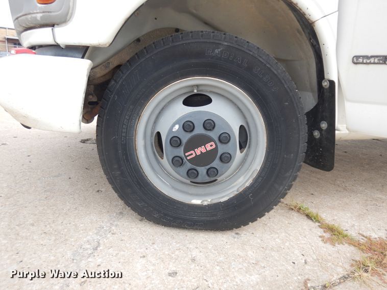 image for item KU9111 2000 GMC Savana G3500  box truck