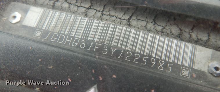 image for item KU9111 2000 GMC Savana G3500  box truck