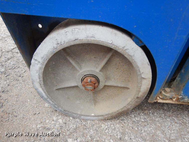 image for item KU9120 Up Right 65700-000  scissor lift