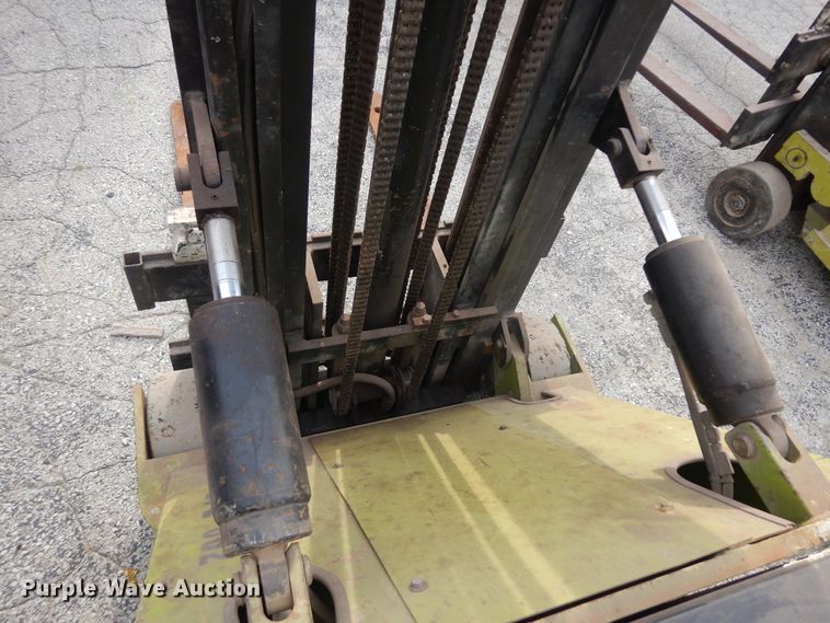 image for item KU9121 (3) forklifts