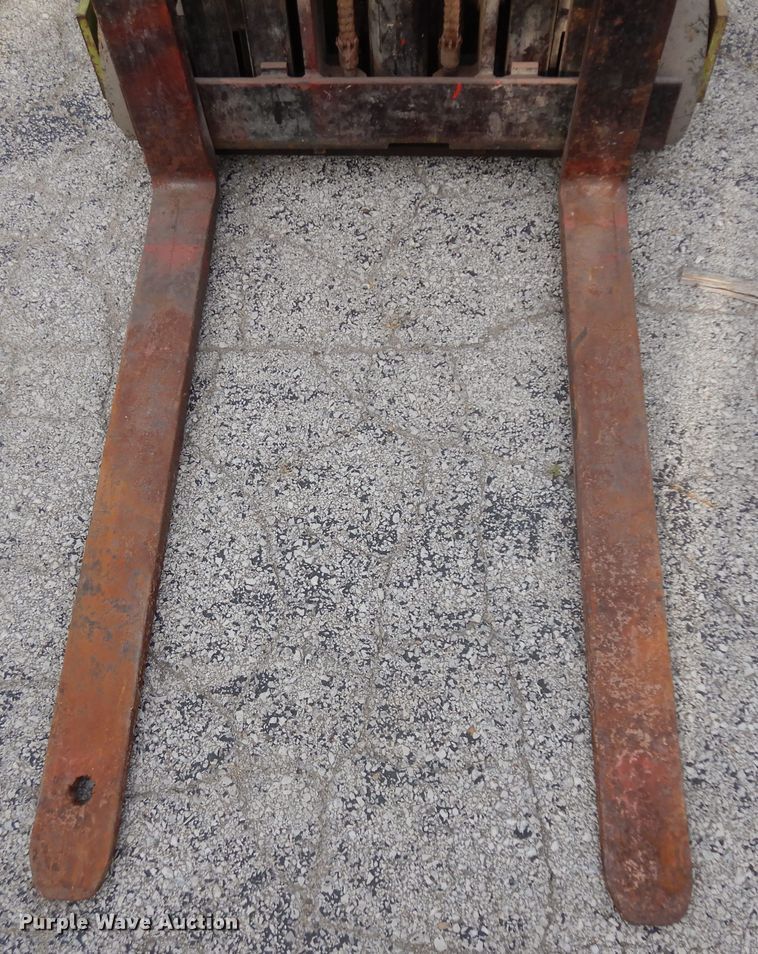 image for item KU9121 (3) forklifts