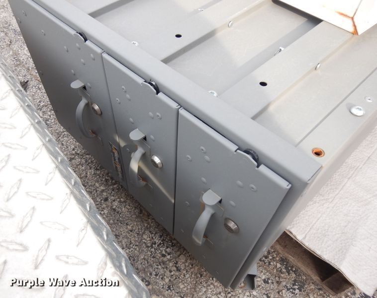 image for item KU9122 Approximately 15 toolboxes