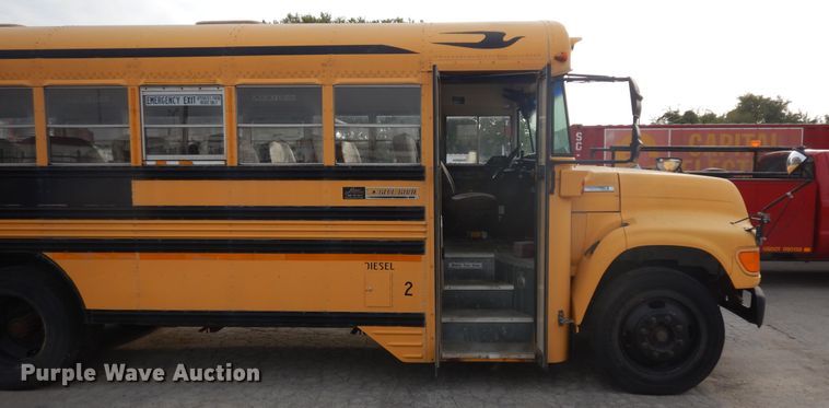 image for item KU9123 1995 Ford B800  bus