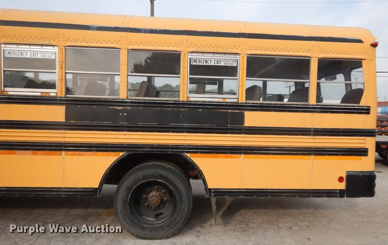 image for item KU9123 1995 Ford B800  bus
