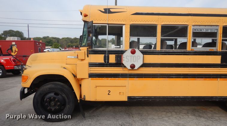 image for item KU9123 1995 Ford B800  bus