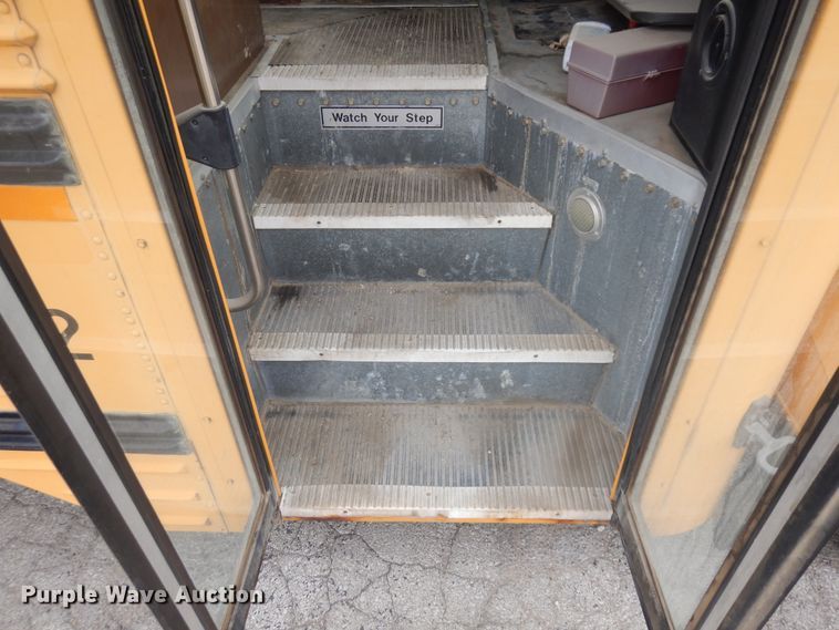 image for item KU9123 1995 Ford B800  bus