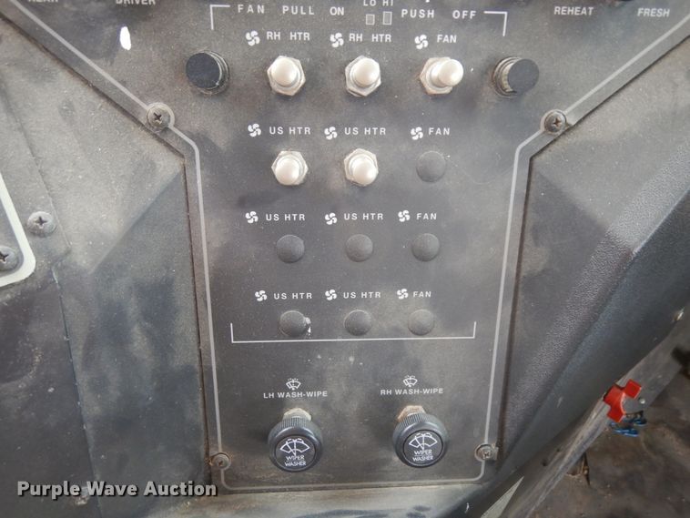 image for item KU9123 1995 Ford B800  bus