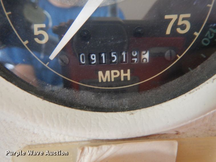 image for item KU9123 1995 Ford B800  bus