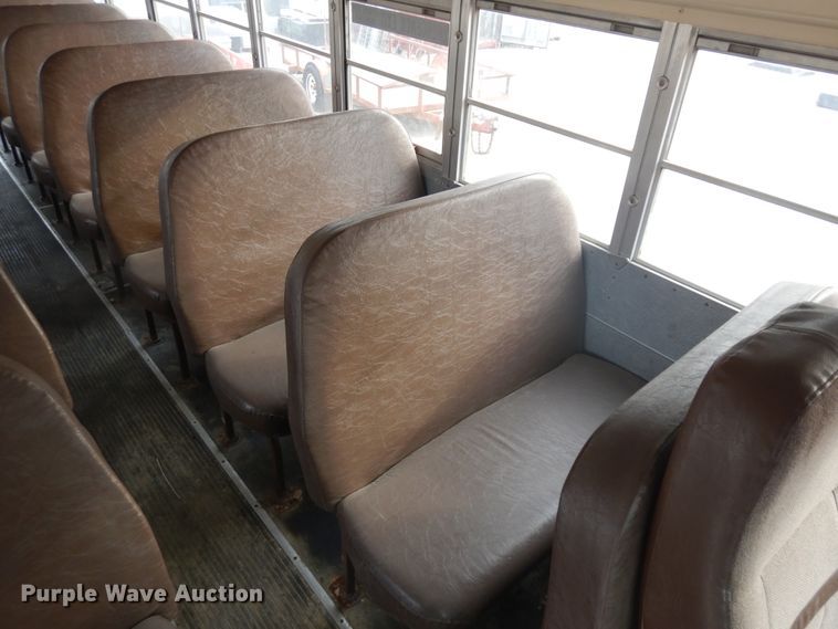 image for item KU9123 1995 Ford B800  bus