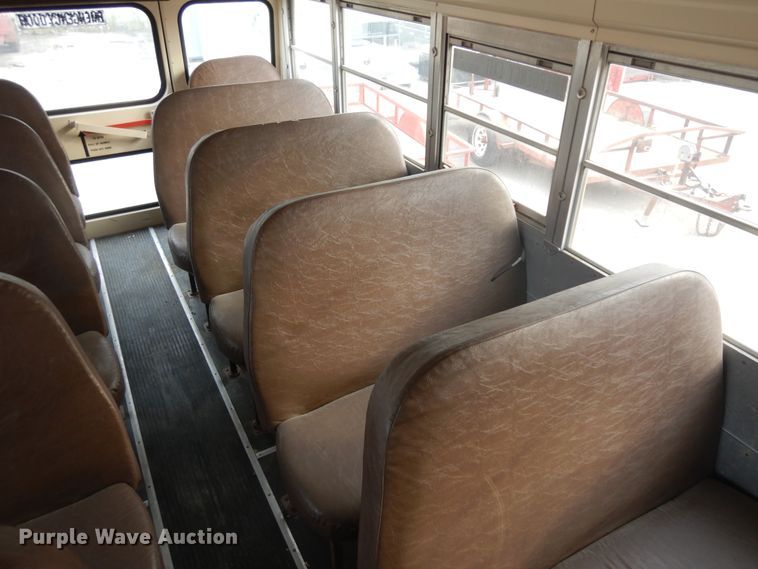 image for item KU9123 1995 Ford B800  bus