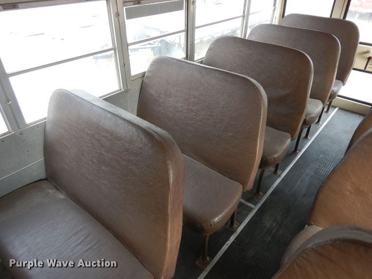 image for item KU9123 1995 Ford B800  bus