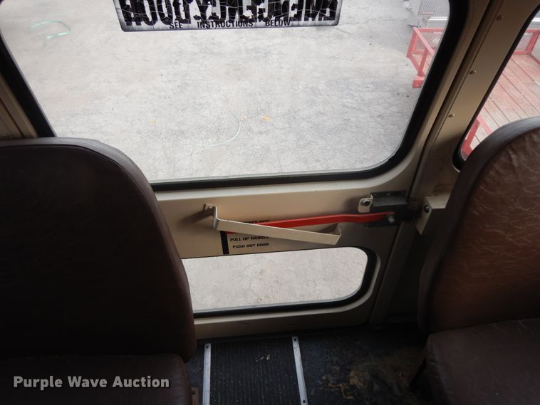 image for item KU9123 1995 Ford B800  bus