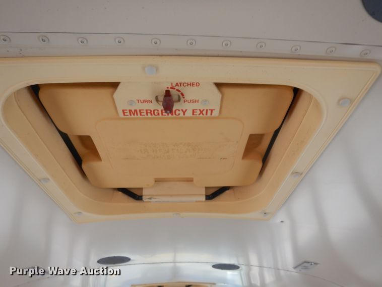 image for item KU9123 1995 Ford B800  bus