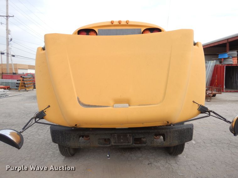 image for item KU9123 1995 Ford B800  bus