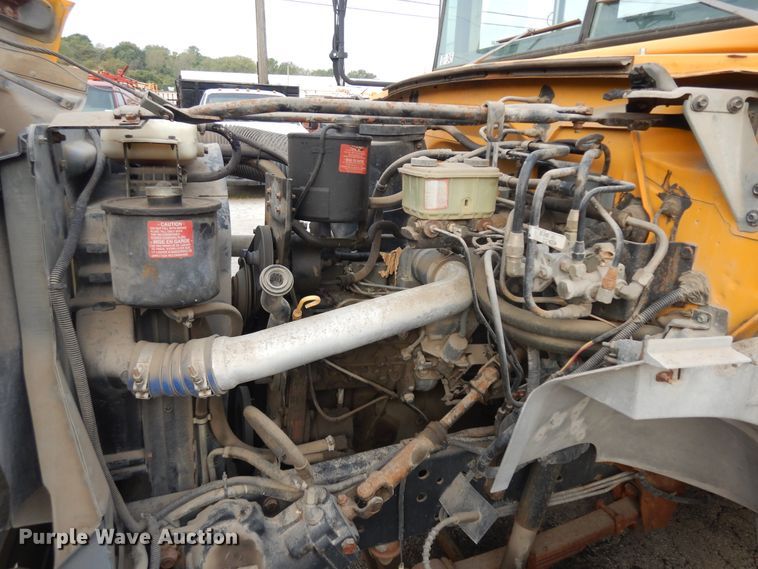 image for item KU9123 1995 Ford B800  bus