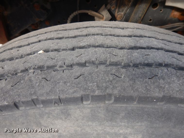 image for item KU9123 1995 Ford B800  bus