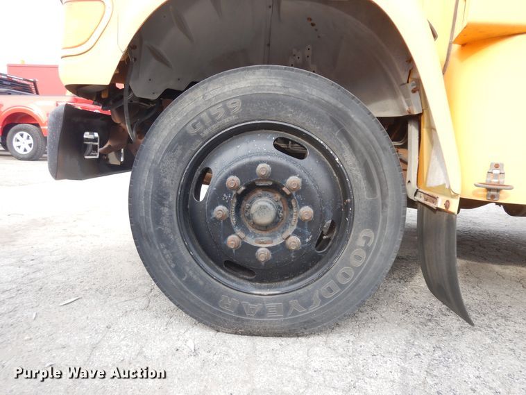 image for item KU9123 1995 Ford B800  bus