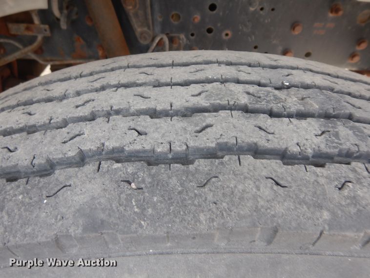 image for item KU9123 1995 Ford B800  bus