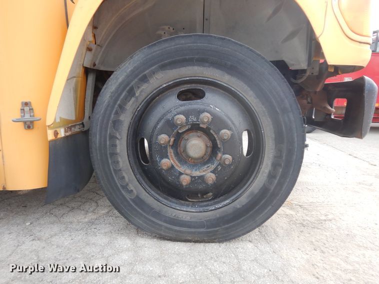 image for item KU9123 1995 Ford B800  bus