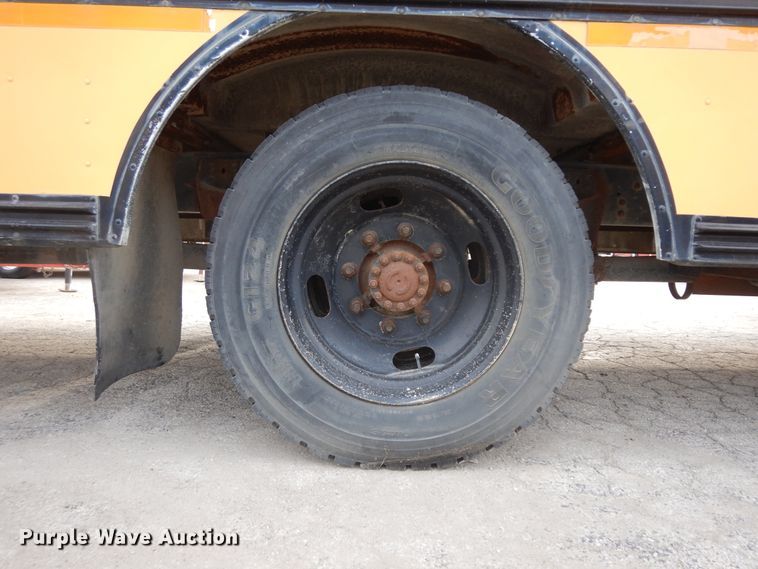 image for item KU9123 1995 Ford B800  bus