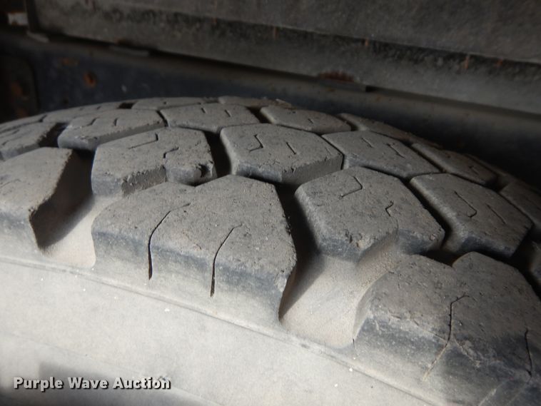 image for item KU9123 1995 Ford B800  bus