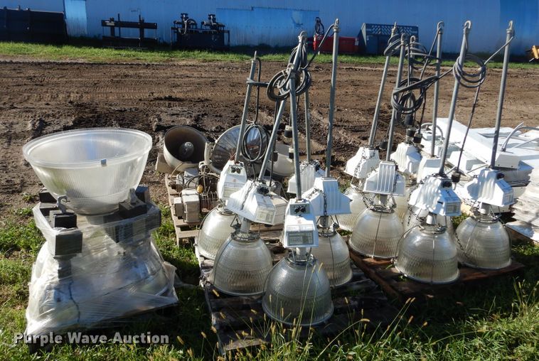 image for item KV9076 Approximately 21 light fixtures