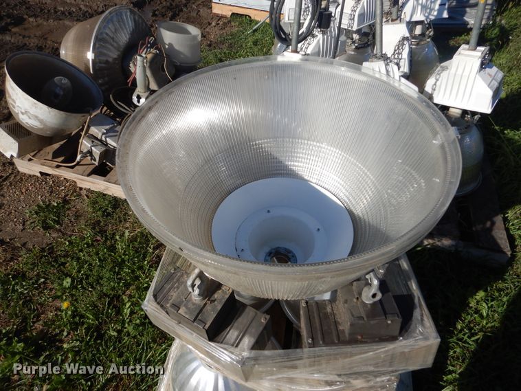 image for item KV9076 Approximately 21 light fixtures