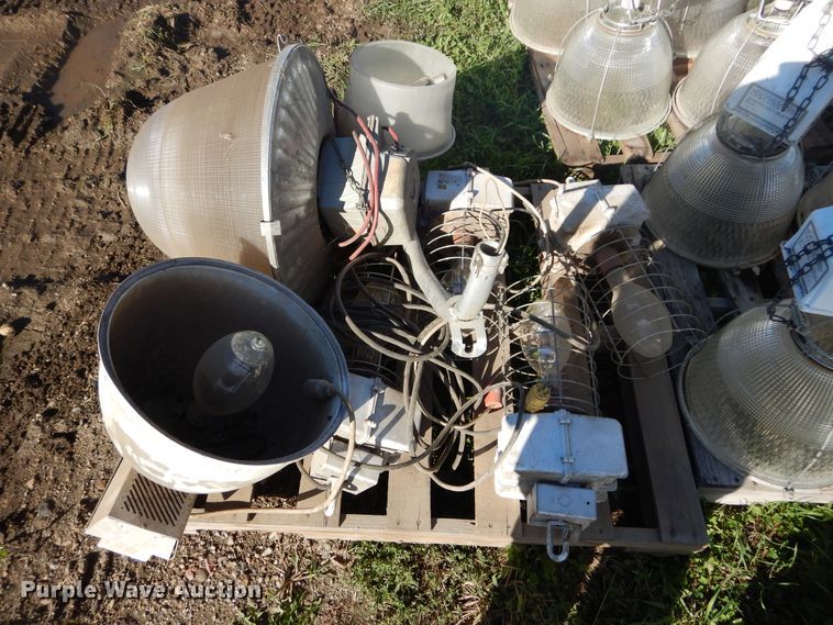 image for item KV9076 Approximately 21 light fixtures