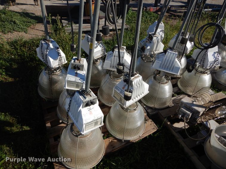 image for item KV9076 Approximately 21 light fixtures