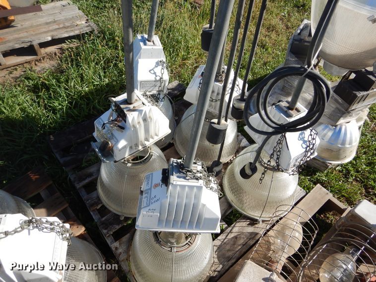 image for item KV9076 Approximately 21 light fixtures