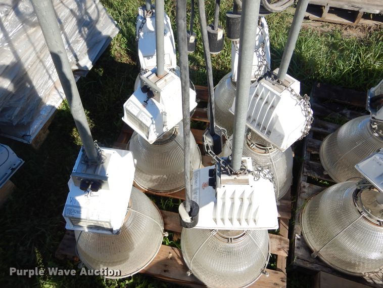 image for item KV9076 Approximately 21 light fixtures