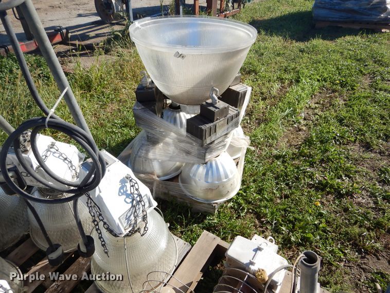 image for item KV9076 Approximately 21 light fixtures