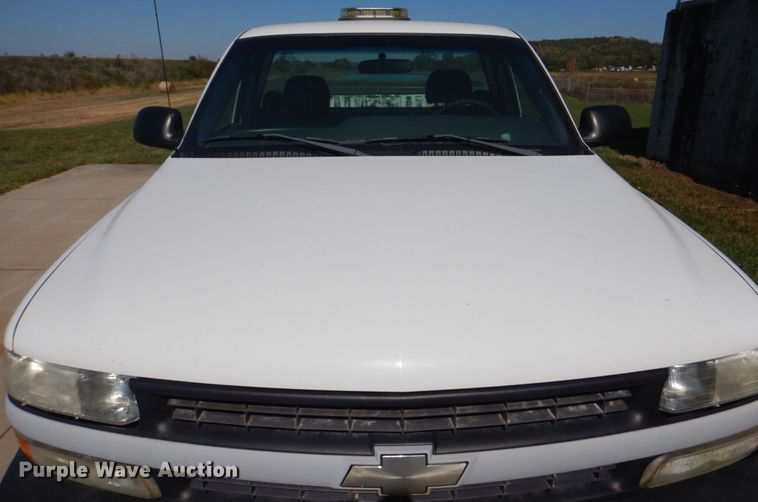 image for item KX9242 2002 Chevrolet Silverado 1500  pickup truck